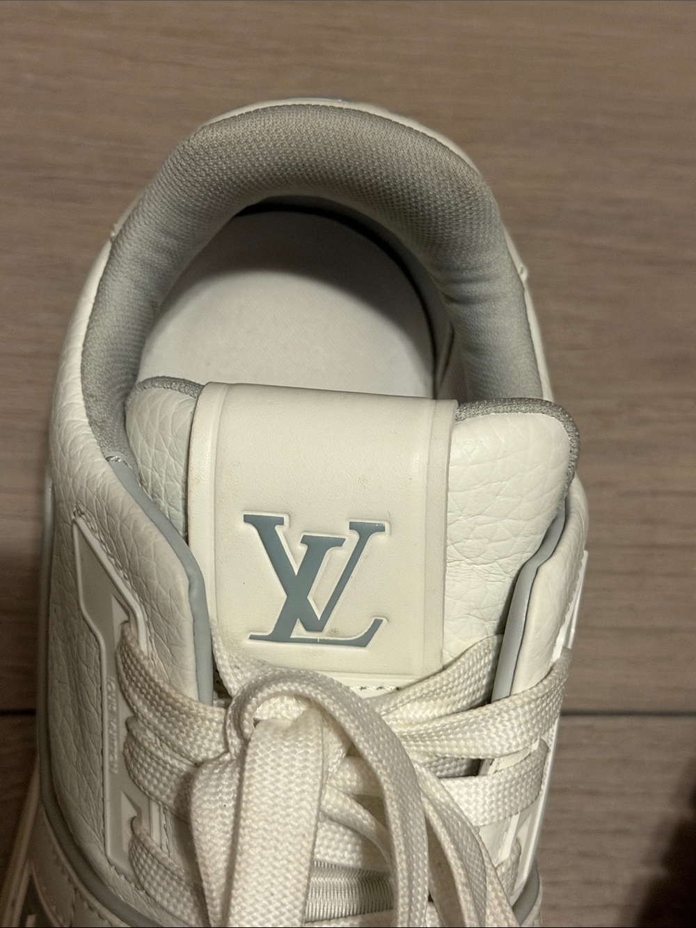 Louis Vuitton Cream White Low-Top Sneakers - Picture 8 of 11